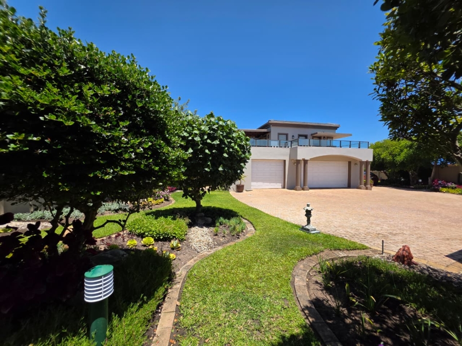 6 Bedroom Property for Sale in Myoli Beach Western Cape